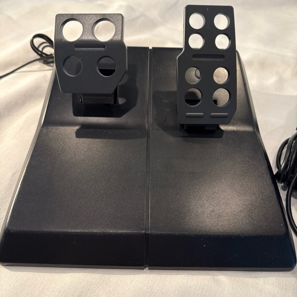 Logitech DriveFX Racing Wheel & Pedals XBOX 360 Axial Feedback - Picture 3 of 8